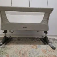 تخت (گهواره)کنار مادر