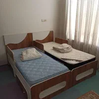 ۲ سرویس خواب، ۲ تشک طبی، کمد، کتابخانه، میز تحریر