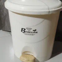 سطل زباله پدالی  و سطل بزرگ