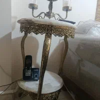 میز تلفن برنجی همراه با شمعدانی