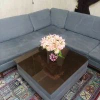 ال راحتی به همراه میز