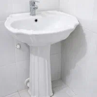 روشویی پایه دار سرامیکی