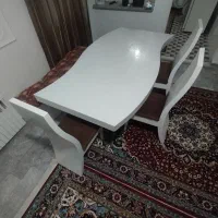 میز غذا خوری ۶ نفره بسیار‌ تمیز