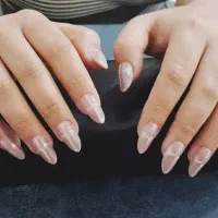 خدمات کاشت ناخن