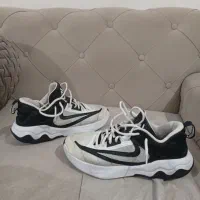 کفش بسکتبال و والیبال نایک سایز 44