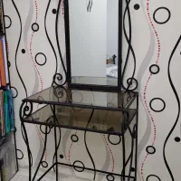 آینه  و کنسول فلزی درحد نو سالم