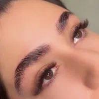 خدمات تخصصی ناخن و مژه