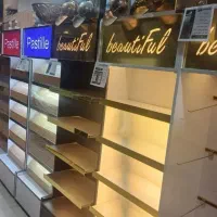 استند خوشبو کنند و عطر و ادکلن و آرایشی