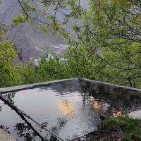 زمین در جاده چالوس نزدیکه جاده اصلی کناره چشمه