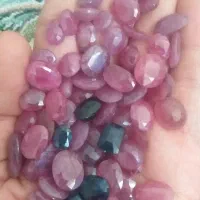 نگین یاقوت تراش خورده و زبرجد پاکستان ریز پاک