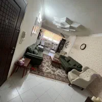 75-متری-قبل-فکوری-نماسنگ-کابینت-های-گلس-غرق-نور