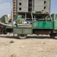 کارگر و اپراتور پمپ بتن زمینی