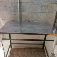 میز ورق استیل ضخیم و تعدادی سبد