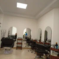اجاره اتاق  میز ناخن و اینه رنگ
