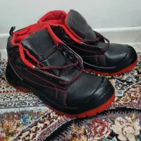 چند جفت کفش ایمنی سایز ۴۳