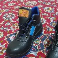 پوتین جلو آهنی .کفش کار
