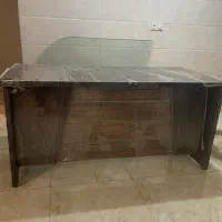 میز اداری سالم و تمیز در حد نو