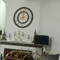 ساعت دیواری با قاب چوبی