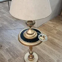 آباژور و میز