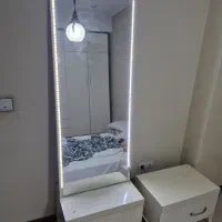 تشک خوشخواب به همراه آیینه و کشو کنار تخت