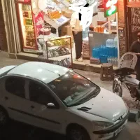 مغازه در محله پرتردد