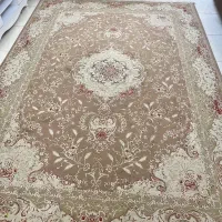 دو عدد فرش ۹متری تمیز و سالم رنگ کرم