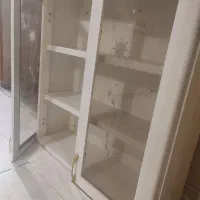 بوفه فلزی رنگ کوره سفید با شیشه دودی
