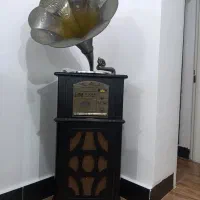 گرامافون ایستاده