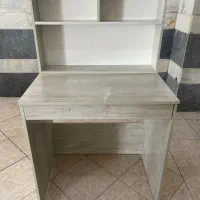 میز تحریر کتابخانه دار