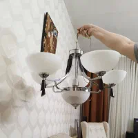 لوستر ۵ شاخه‌ و دیواری تمیز و سالم