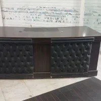 تعدادی  میز اداری چرمی