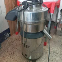 آبمیوه گیری بزرگ درحد نو