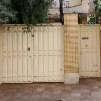 درب حیاطی و پنجره آهنی دست دوم
