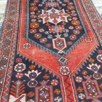قالیچه خیلی قدیمی برای مادر بزرگ تعدادی موکت وقالی