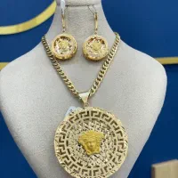 پلاک و گوشواره ورساچ، اجرت ۱۰٪