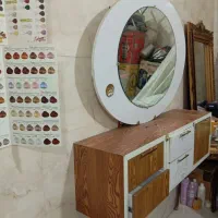 سلام دکور آرایشگاه مردانه دو عدد آینه  دو عدد میز