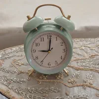 ساعت رو میزی شیک و خوشگل نو