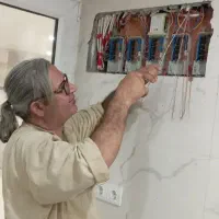 نصب ایفون ورفع اتصالات سیم کشی.