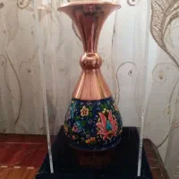 گلدان مسی مدل صراحی همراه (قاب پلکسی و جیر)