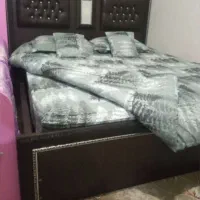 تخت خواب دونفره وپاتختی و میز آرایش