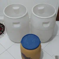 دبه ۶۰ لیتری دو عدد و دبه ۳۰ لیتری یک عدد