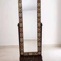 آینه قدی چوبی طرح سنتی با کشو