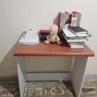 میز تحریر وکامپیوتر