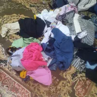مقداری لباس زنانه و بچه گانه