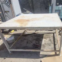 میز کار اهنی