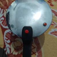 زودپز 6 لیتری پارس استیل در حد نو