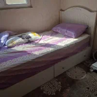 ی تخت تک نفره خیلی تمیز