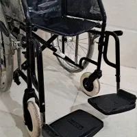 یک دستگاه ویلچر دستی
