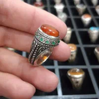عقیق یمنی خون دار مخراج ها زمرد معدن رکاب دست