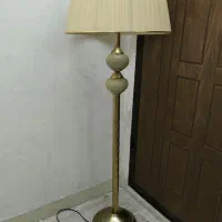 اباژور ایستاده